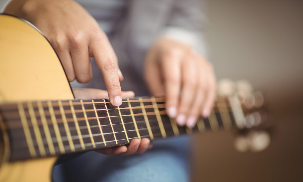 Simple Tricks and Tips for Learning Guitar Chords | Country Tabs
